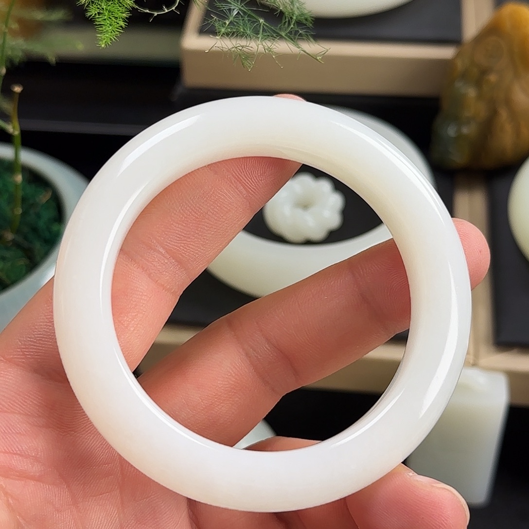 和田玉未镶嵌手镯