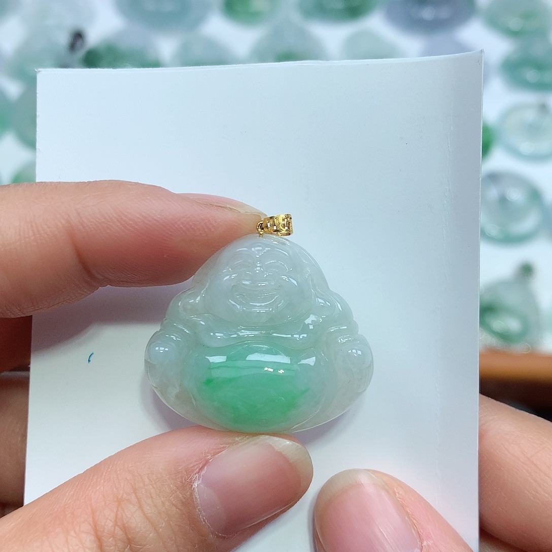 翡翠颈饰18K金镶嵌佛