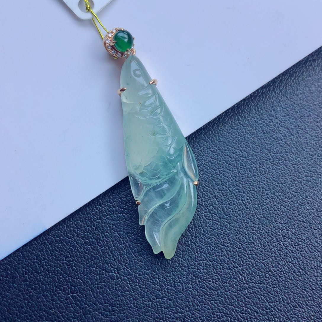 翡翠颈饰未镶嵌年年有鱼