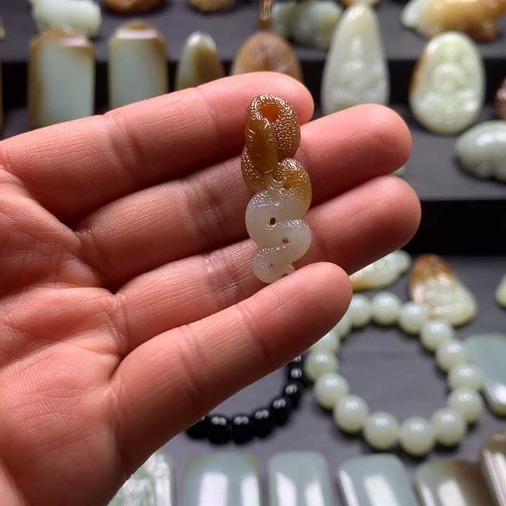 和田玉（糖玉）颈饰未镶嵌