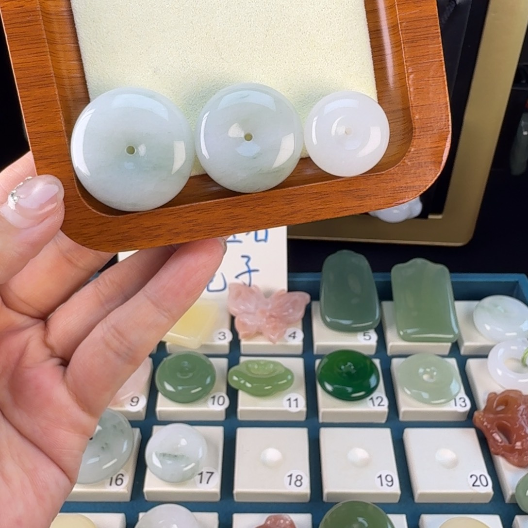 穎***子石英质玉未镶嵌颈饰