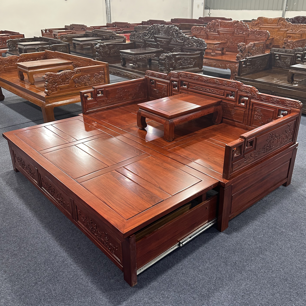 国色天香满雕推拉罗汉床正宗北方老榆木原木多功能抽拉罗汉沙发床