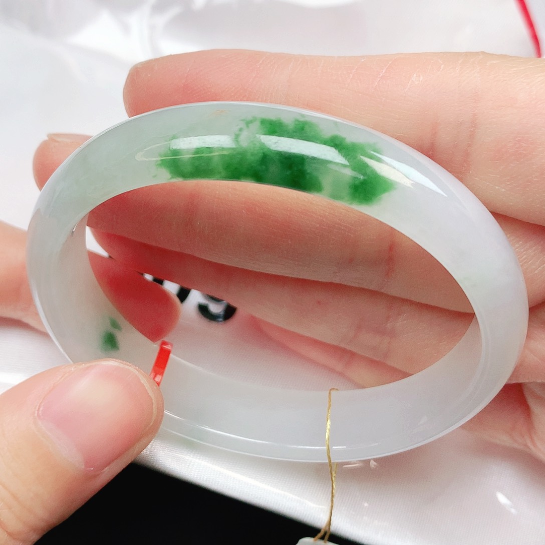 翡翠手镯未镶嵌抖音609