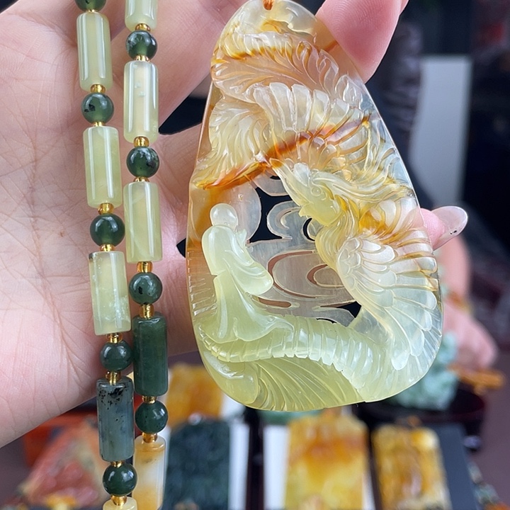 蛇纹石玉未镶嵌颈饰