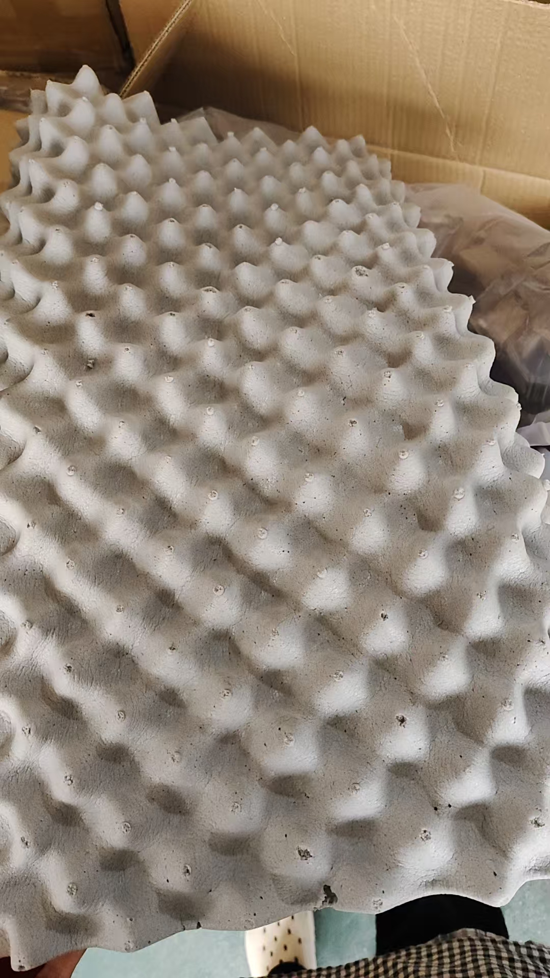B1瑕疵洞洞 灰色狼牙KM002尺寸60*37*11立体天然某乳枕芯发1