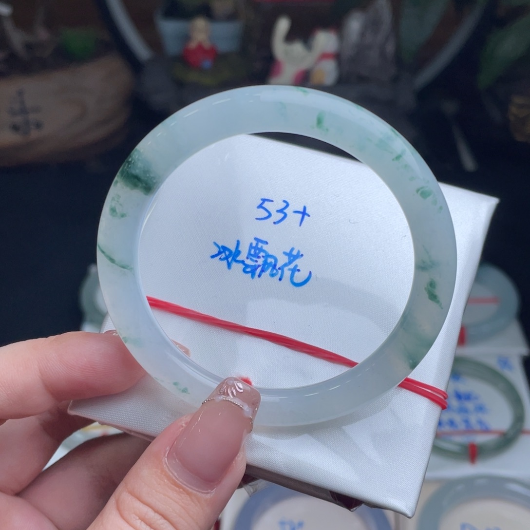 翡翠手镯未镶嵌翡翠手镯