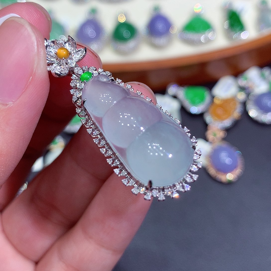 翡翠吊坠(不含链)18K金镶嵌