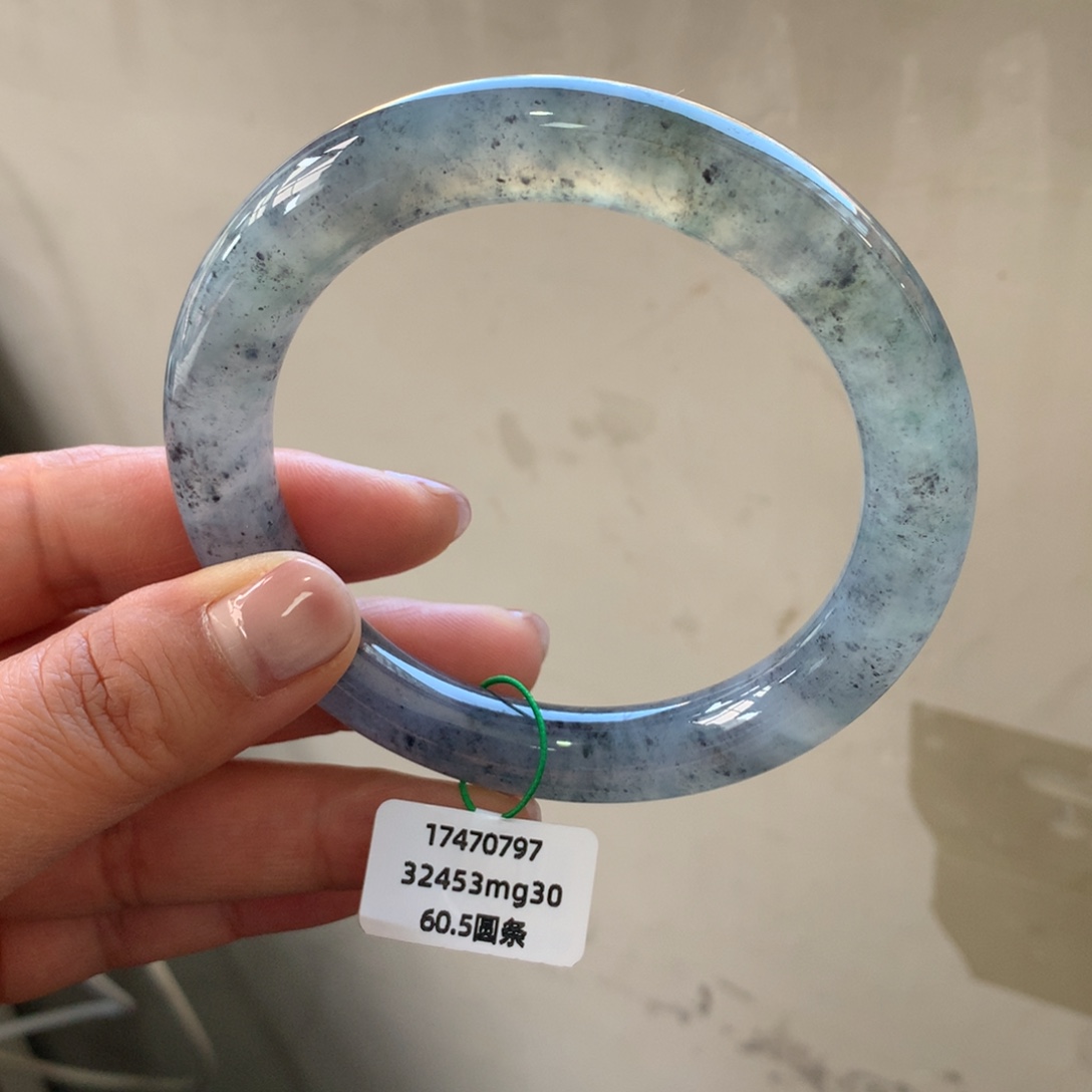 翡翠未镶嵌手镯冰乌鸡起光无纹裂【强推】