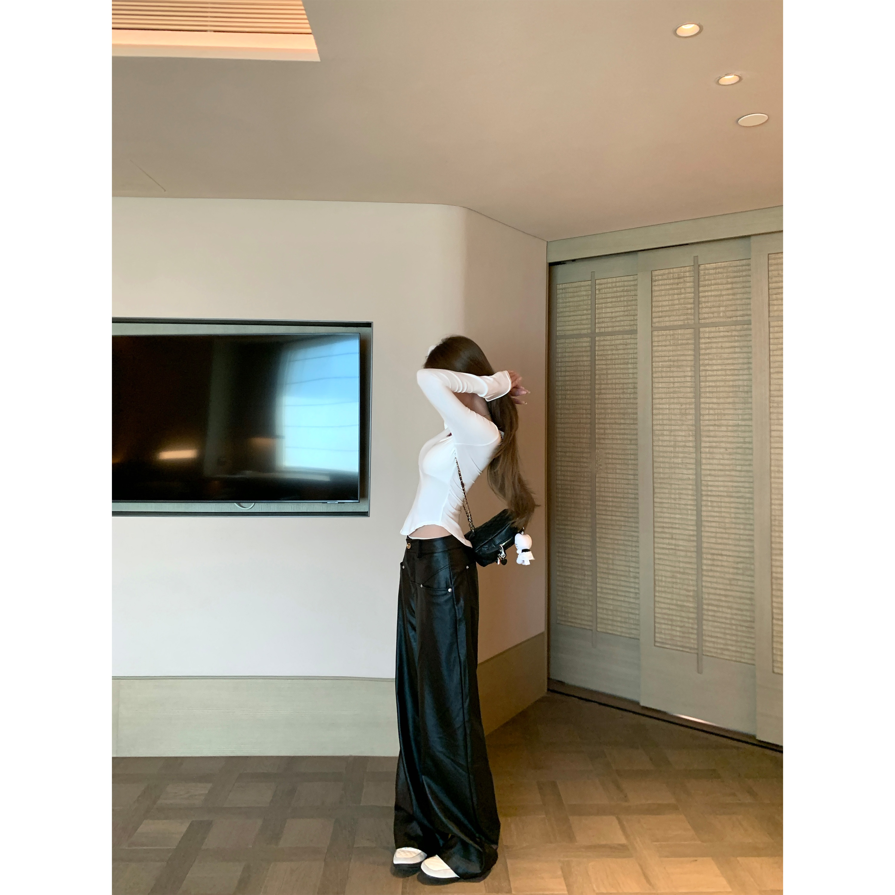 拽姐公式 秋冬磨毛气质黑色高腰显瘦阔腿长裤宽松直筒皮裤 9914#