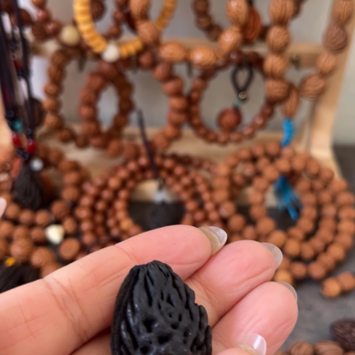 追***食精品桃枭碳化籽手串