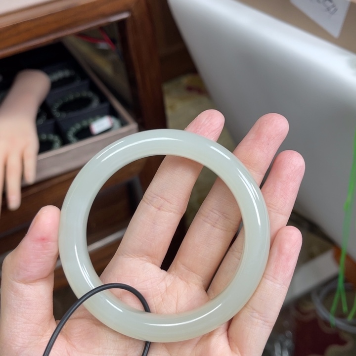 和田玉未镶嵌手镯58