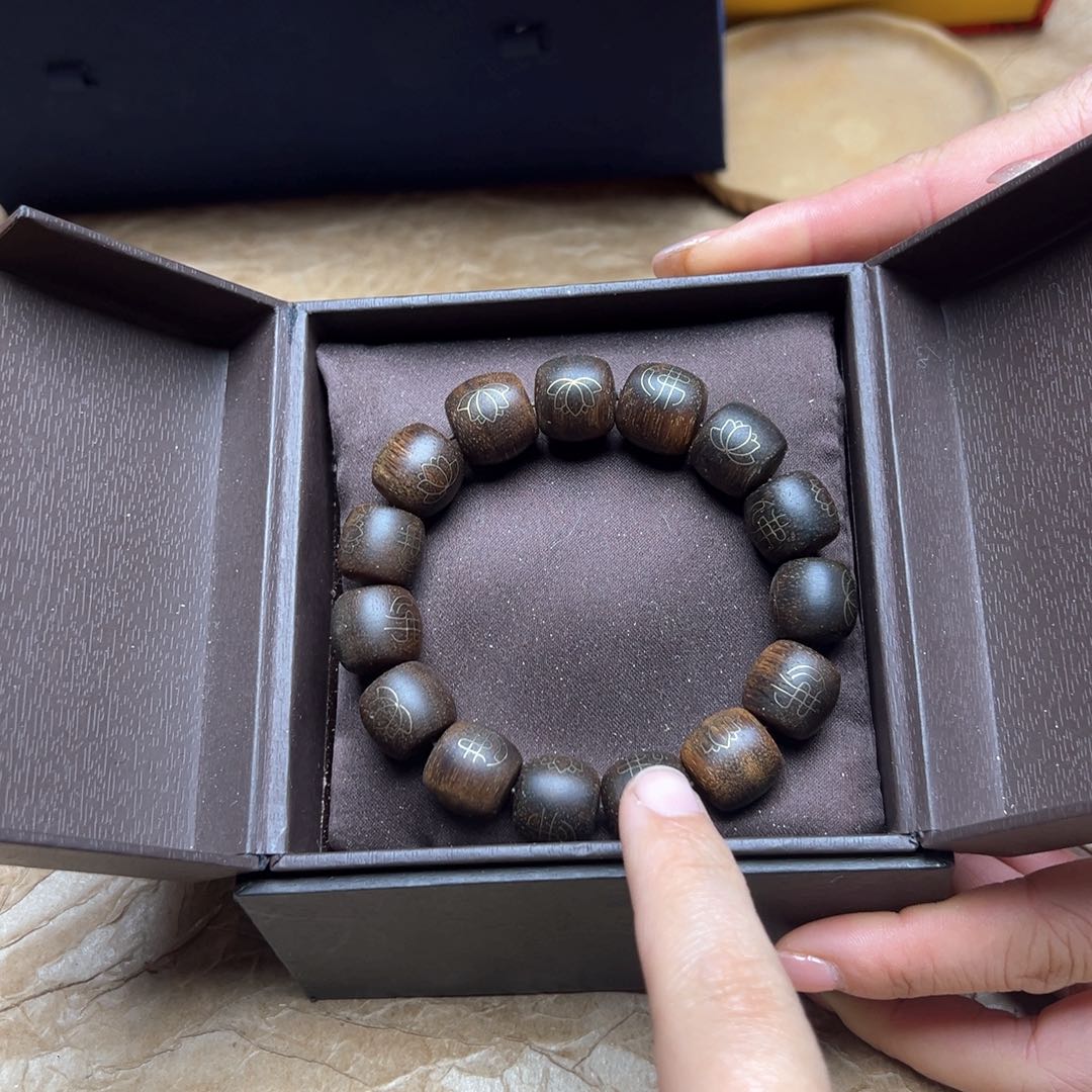 大叶紫檀（黑酸枝木类）