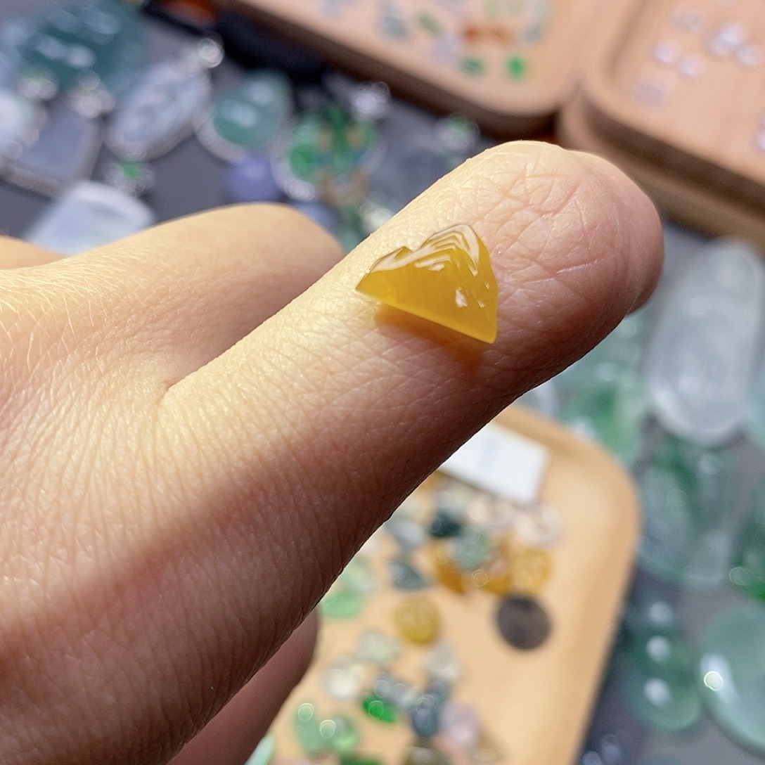 翡翠颈饰未镶嵌翡翠