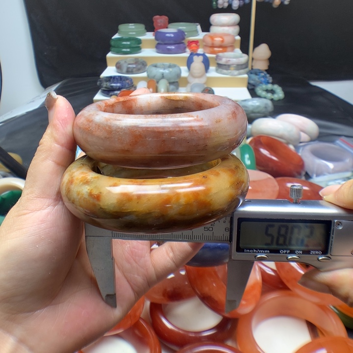 未镶嵌手镯石英质玉
