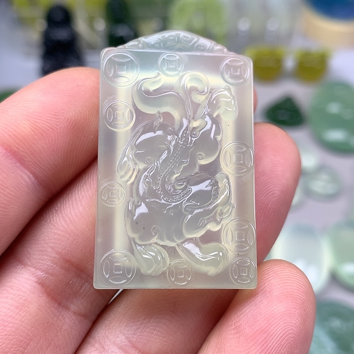 蛇纹石玉挂坠未镶嵌