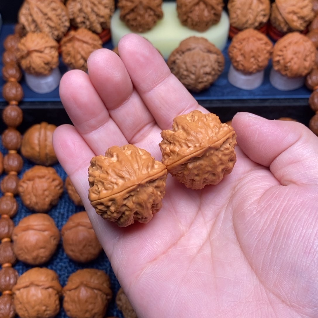 文玩核桃把件亮****?手捻