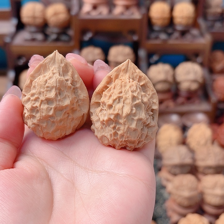 文玩核桃把件@**人云南鸡心