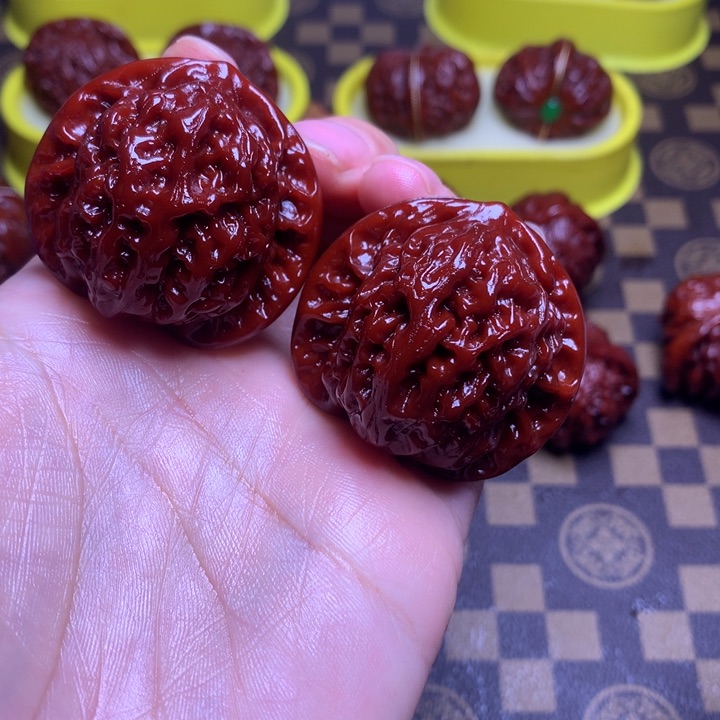 文玩核桃把件盘龙纹狮子头