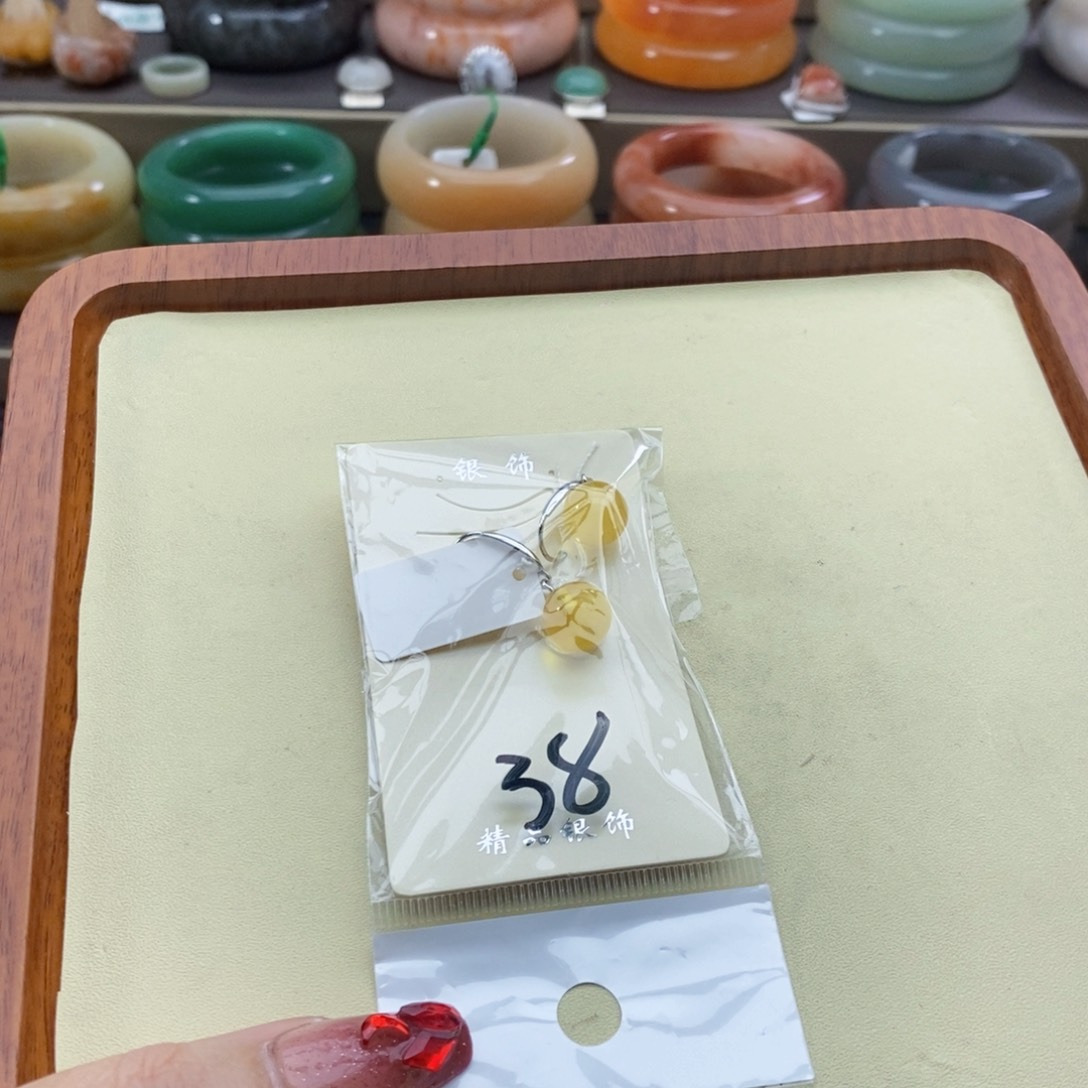 石英质玉耳钉未镶嵌?****儿