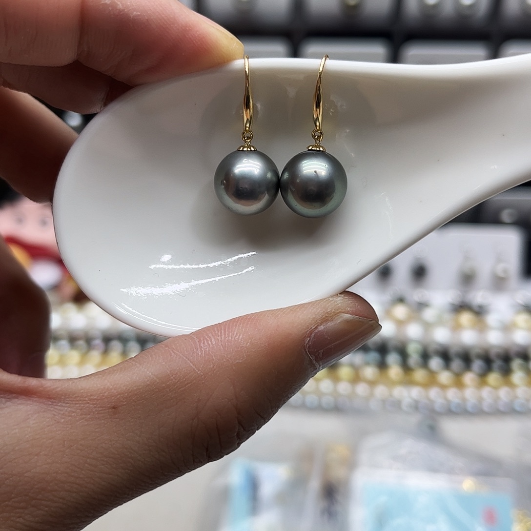 耳饰18K金镶嵌海水珍珠