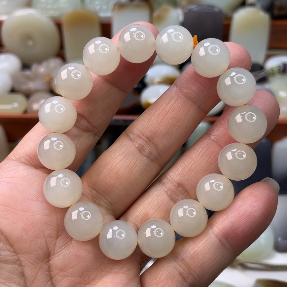 和田玉手链未镶嵌卡十二