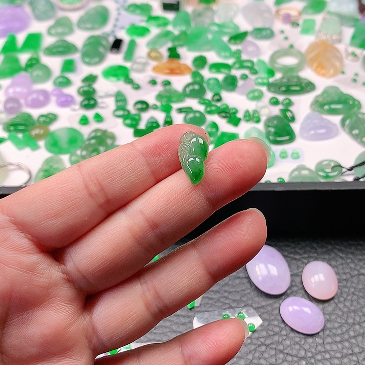 翡翠颈饰未镶嵌翡翠