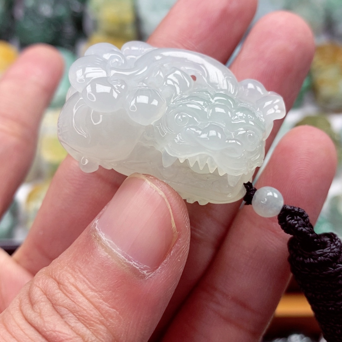 翡翠颈饰未镶嵌揽****怀翡翠