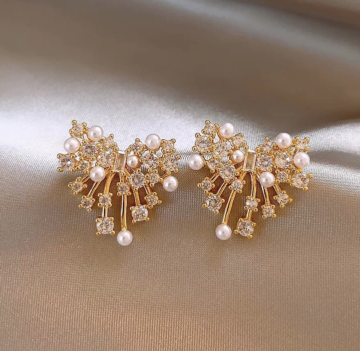 黄铜仿水晶耳饰 轻奢高级感气质璀璨独特精致耳环日常通勤耳饰