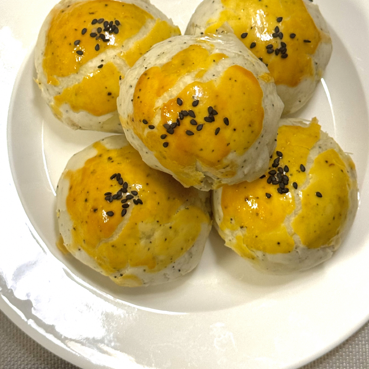 纯手工蛋黄酥 崇明本地鸭蛋腌制的咸蛋黄加现炒红豆沙