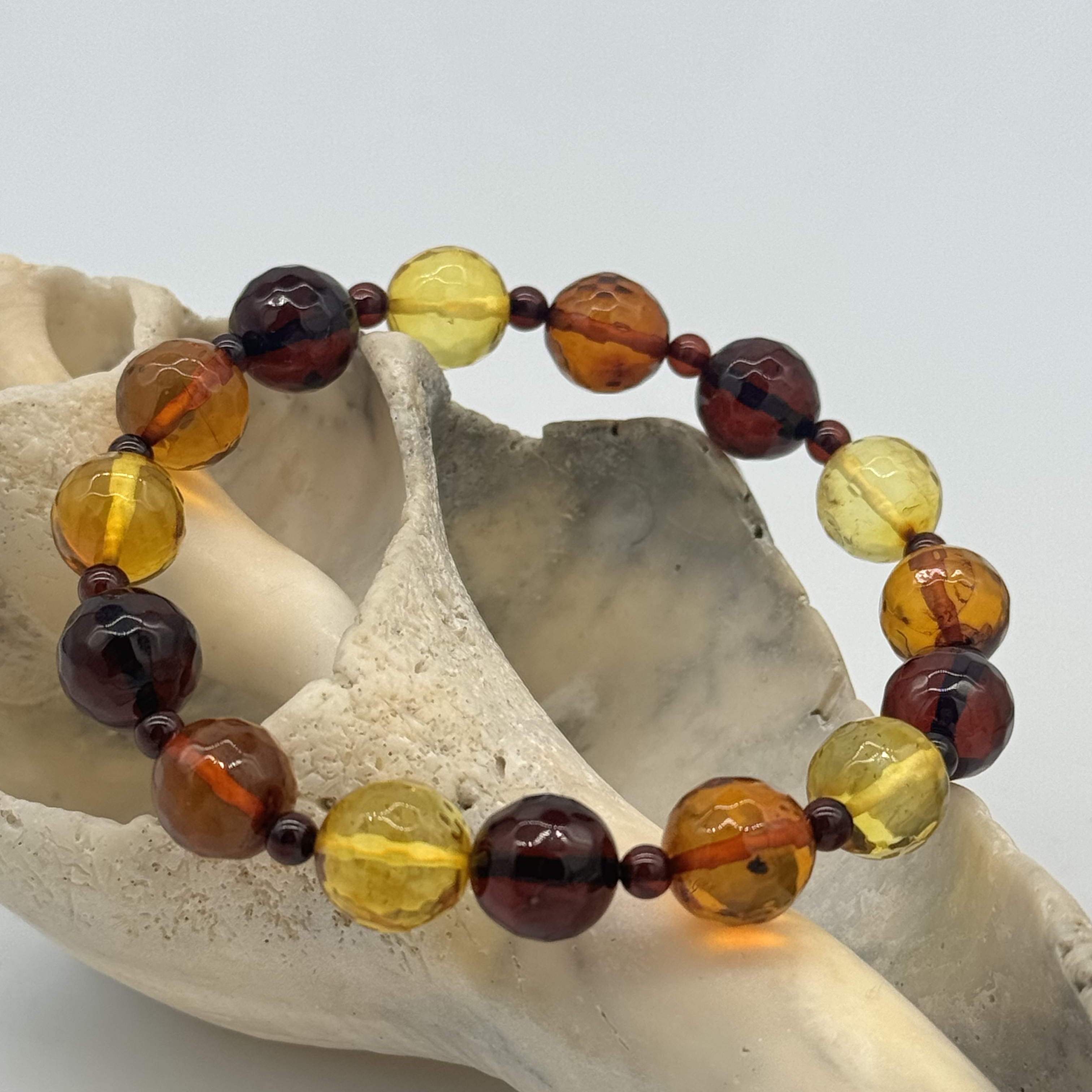  Bak Gvzal Jawayirat乔美首饰项血珀手链