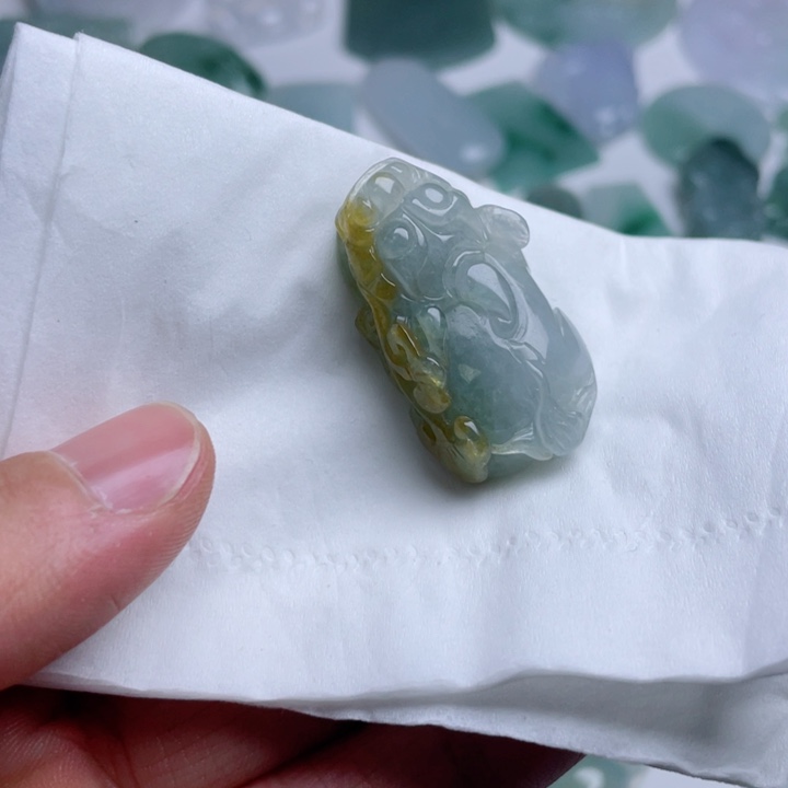 翡翠颈饰未镶嵌你****。翡翠