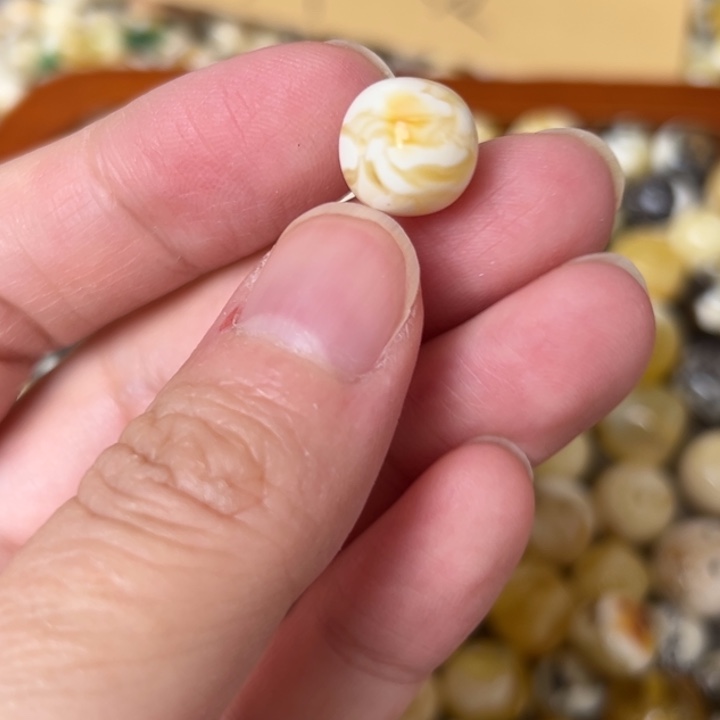 蜜蜡未镶嵌裸石11.8mm一个