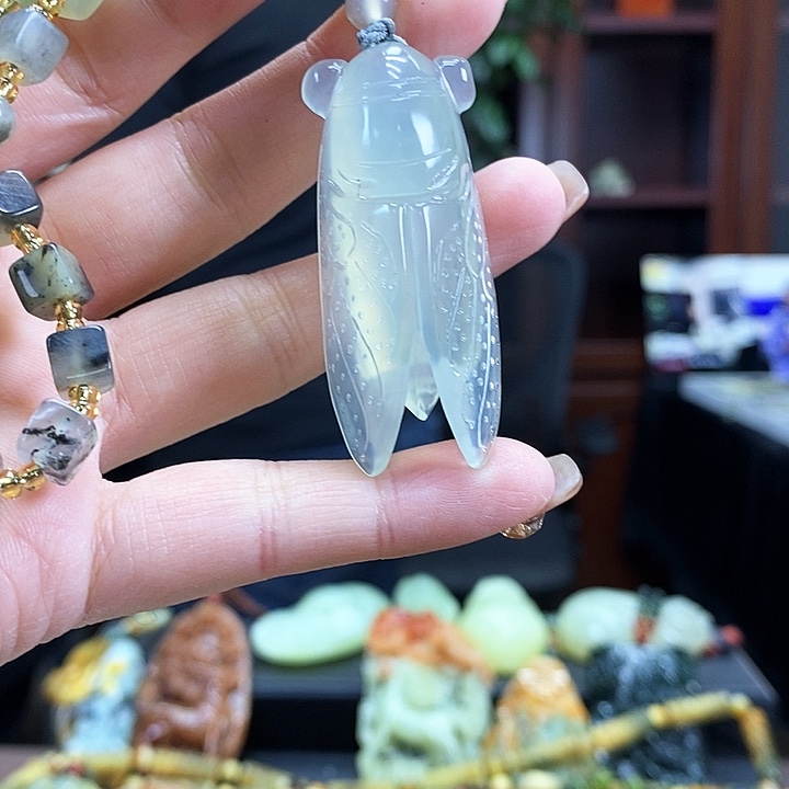 蛇纹石玉吊坠未镶嵌