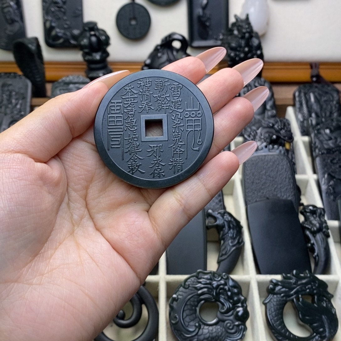 渡***。和田玉未镶嵌颈饰