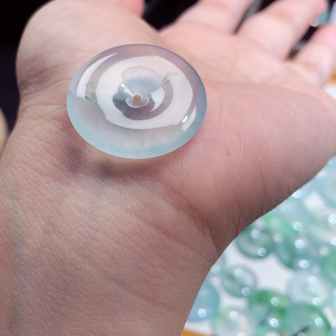 颈饰未镶嵌翡翠平安扣