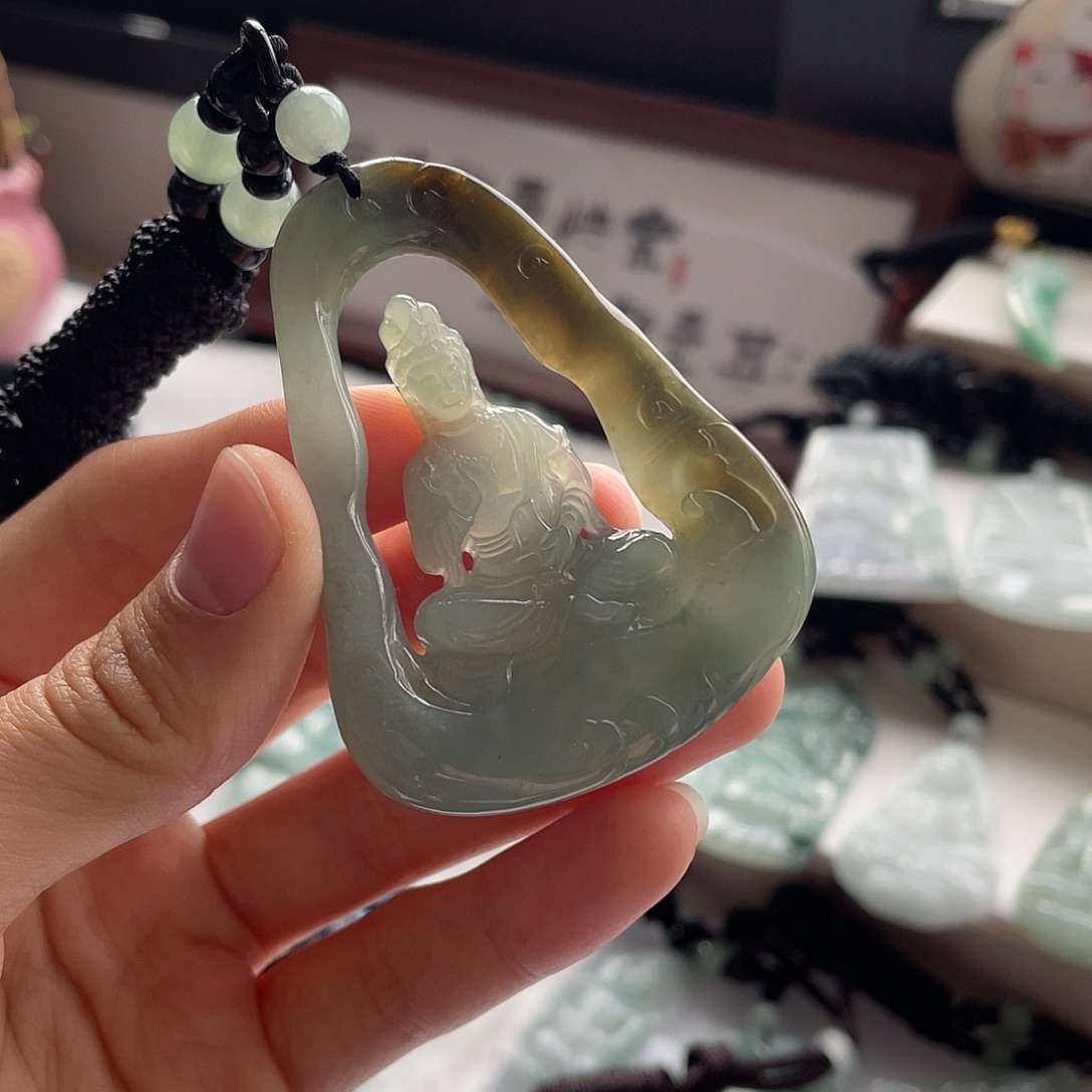 翡翠未镶嵌颈饰皮壳料观音