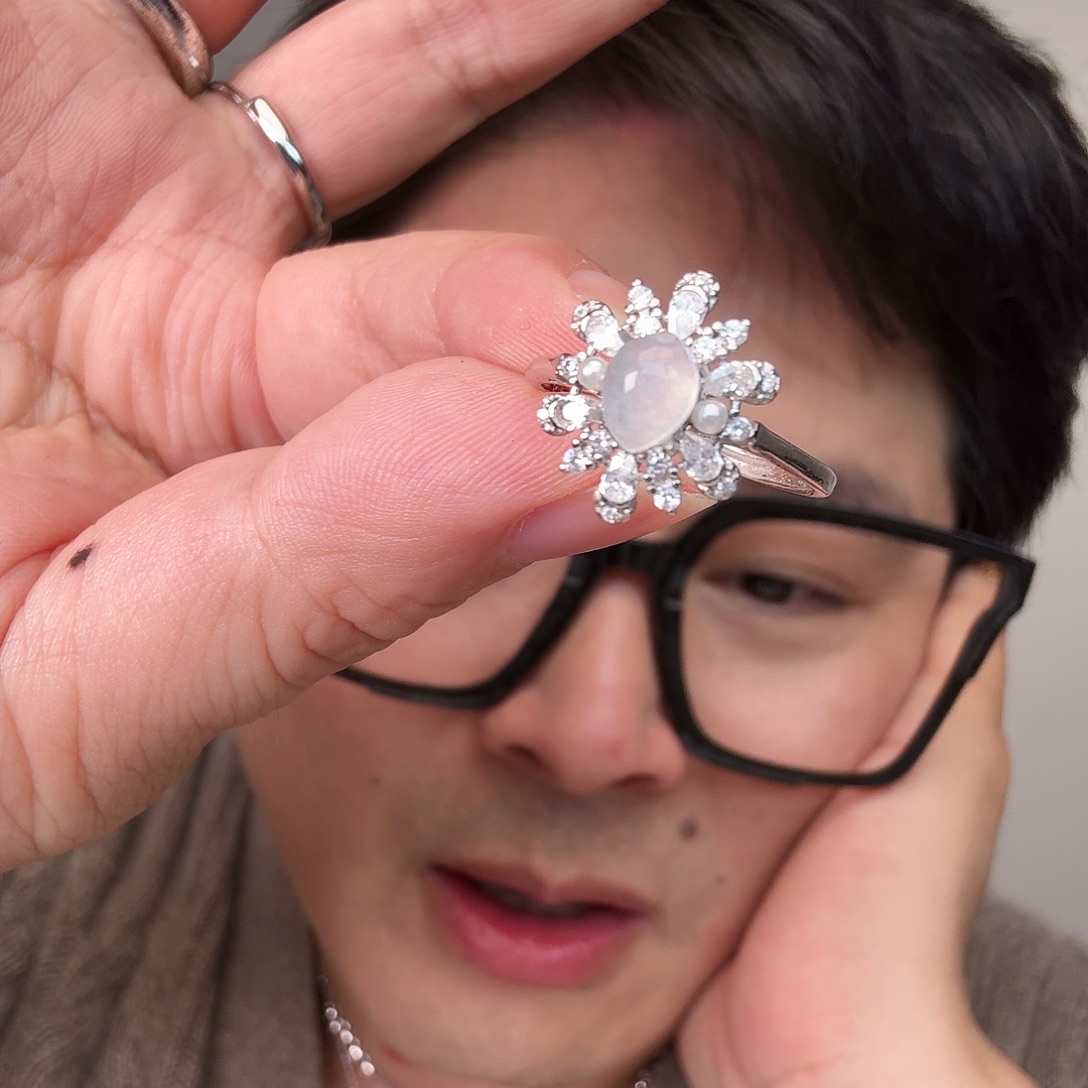 翡翠未镶嵌颈饰一个