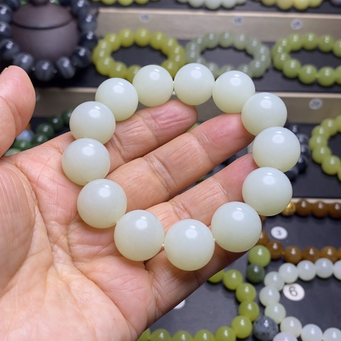 和田玉未镶嵌手串