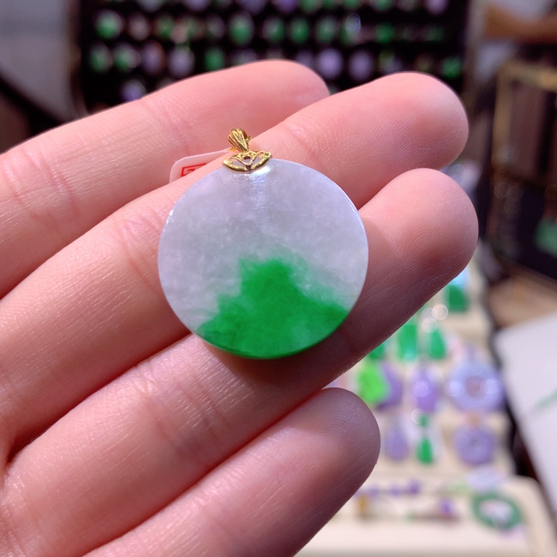 翡翠颈饰18K金镶嵌翡翠