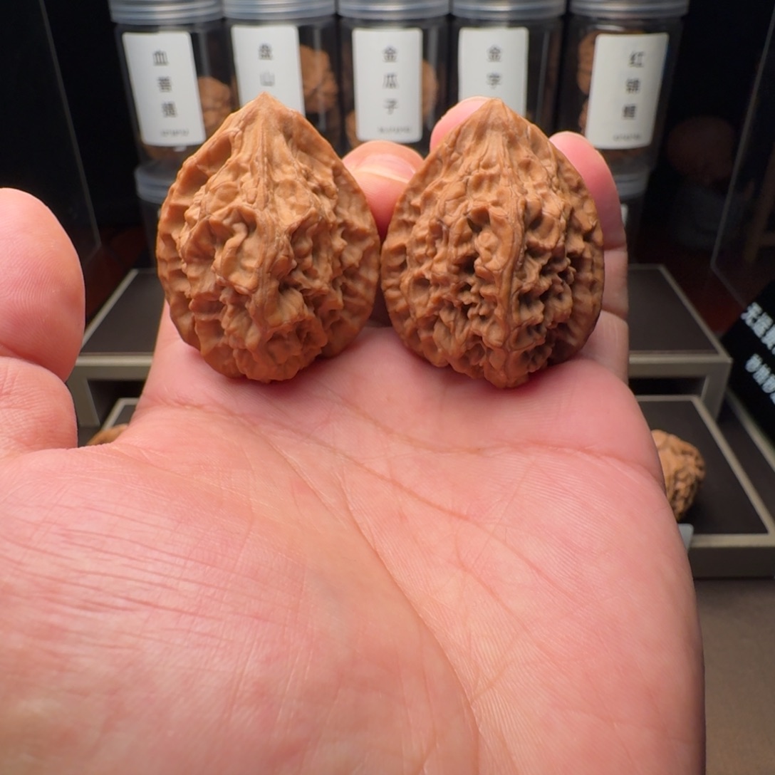 文玩核桃吊坠十三陵鸡心38*39*46全品白茬头货