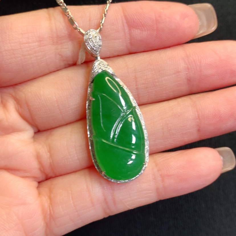 【闪购商品】颈饰18K金镶嵌翡翠玉米