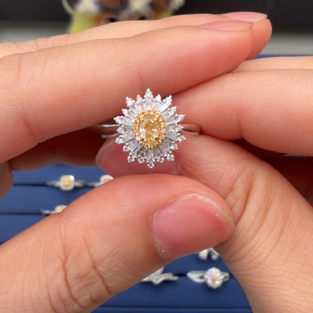 戒指/指环钻石18K金镶嵌黄钻戒指