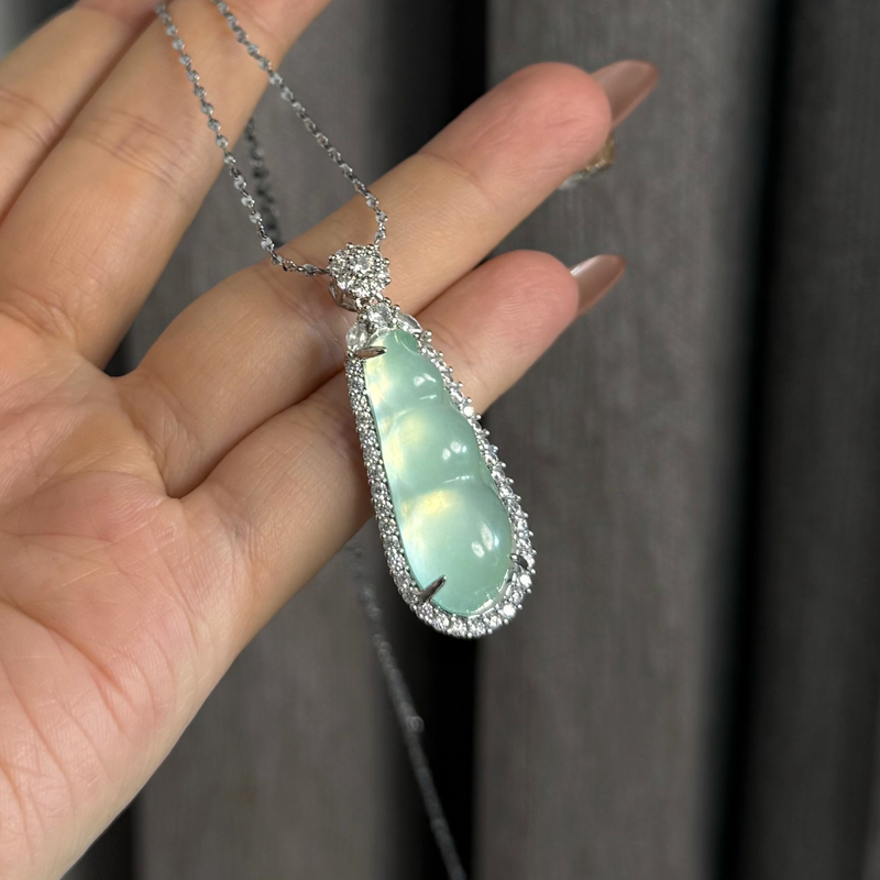 冰种起光淡晴底色福豆小豆荚吊坠镀银