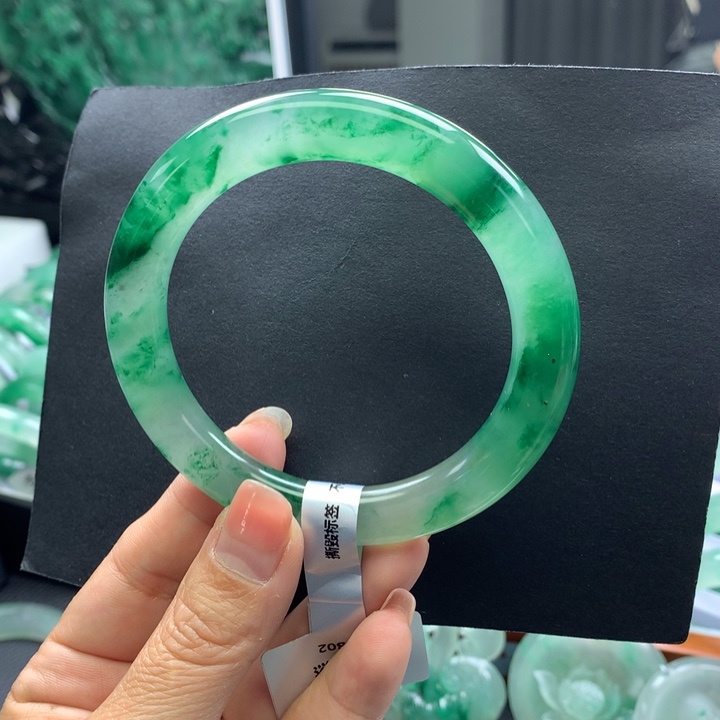 石英质玉未镶嵌手镯