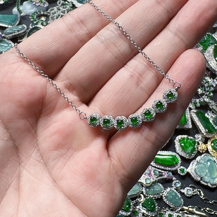 翡翠颈饰未镶嵌天然A货翡翠放漏