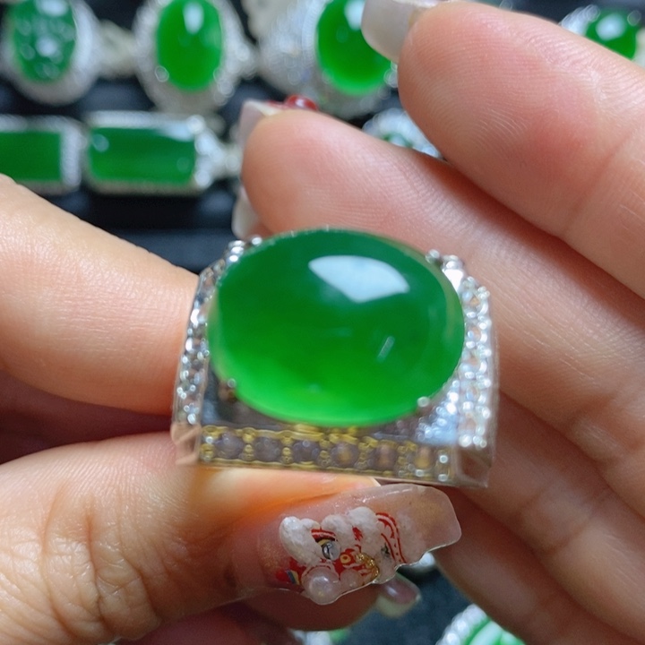 翡翠挂件未镶嵌蛋面