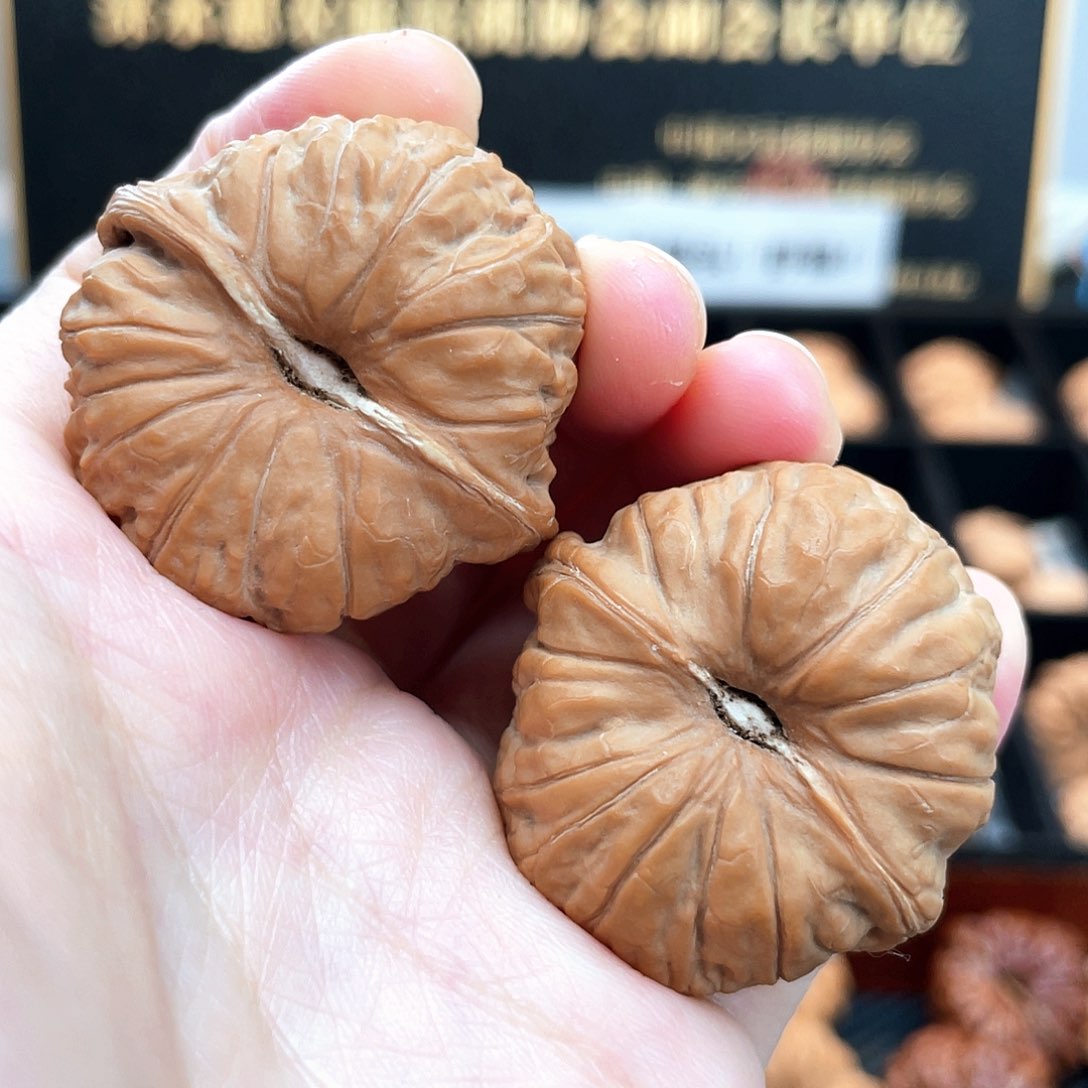 把件文玩核桃小球瓜正圆深凹底爆肉饱满圆肩近正肩3806