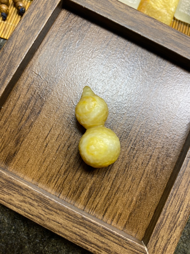 岫玉纯手工锤纹雕刻挂件