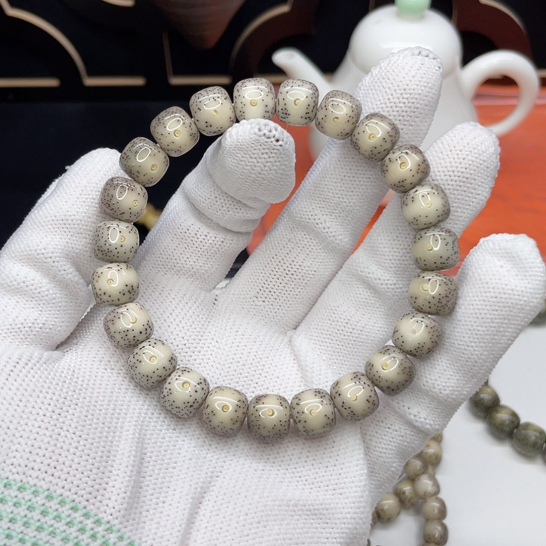 星月菩提吊坠09。10/9灰冰黄金瞳