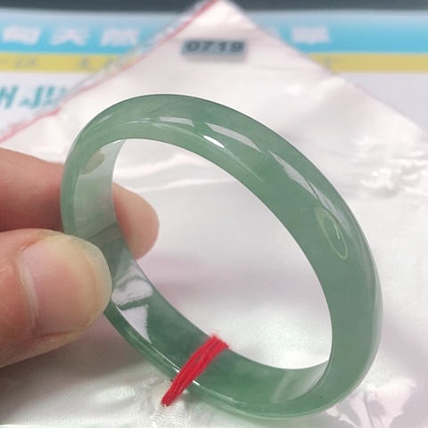 翡翠手镯（贵妃镯）未镶嵌0719号